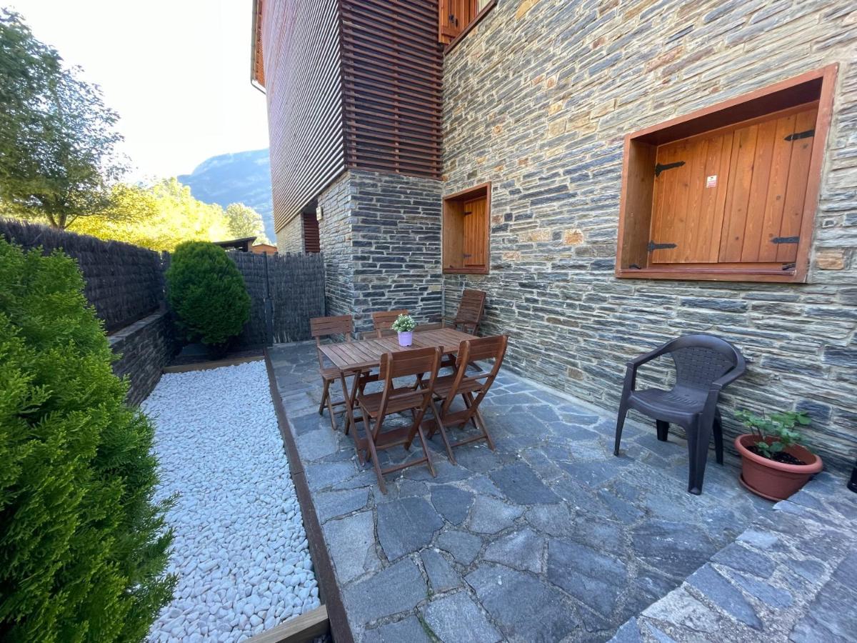 B49 - Bajo Con Jardin Peguera - Villmor Lägenhet Benasque Exteriör bild